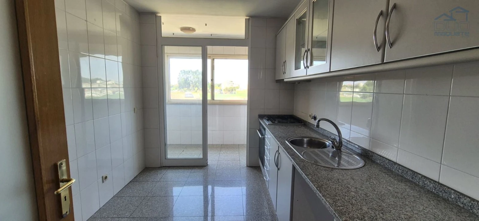 Apartamento T1 para Arrendamento em Moreira Foto 6