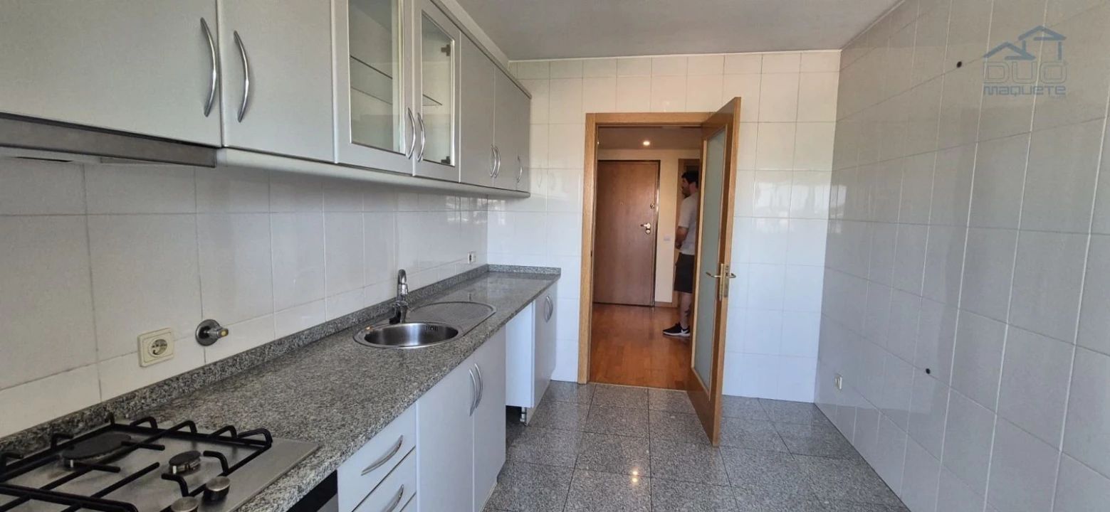 Apartamento T1 para Arrendamento em Moreira Foto 7