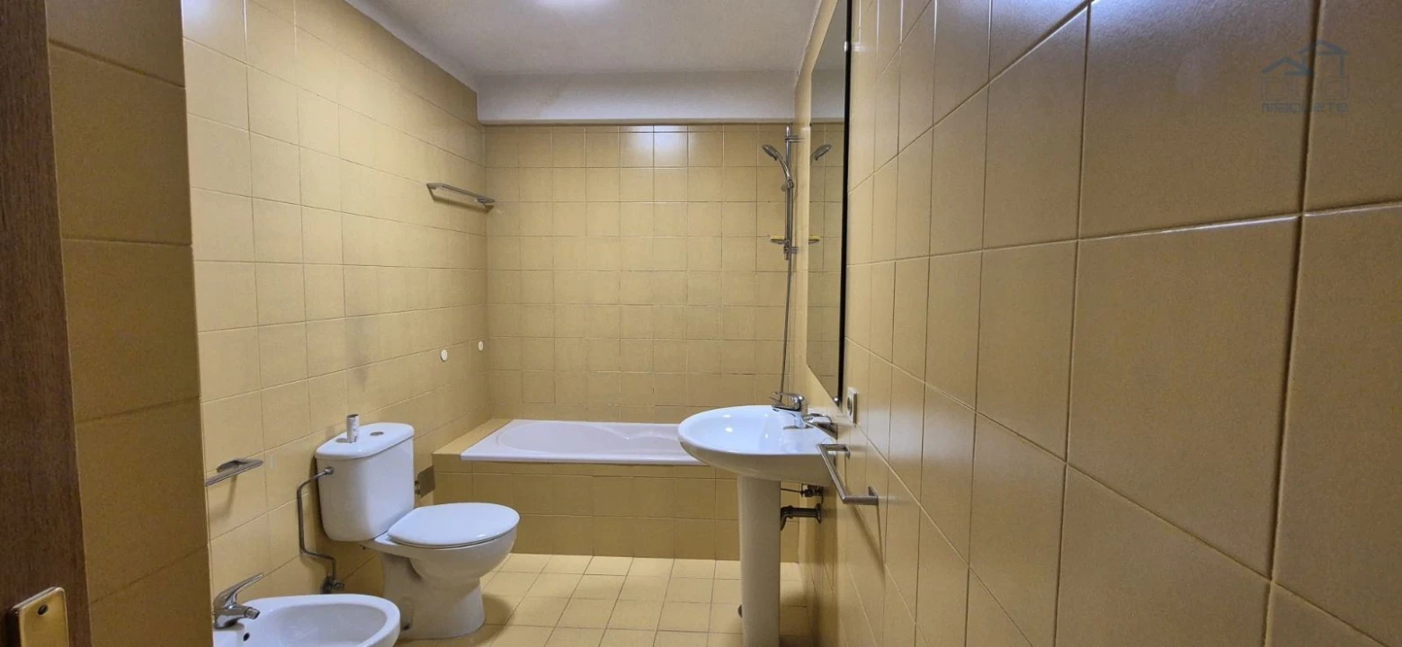 Apartamento T1 para Arrendamento em Moreira Foto 10