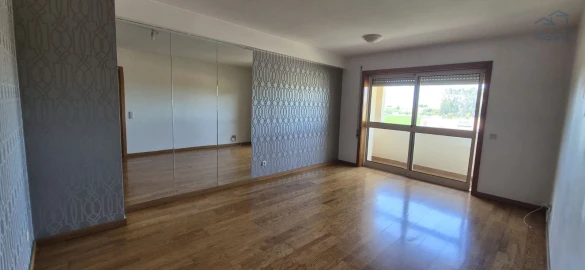Apartamento T1 para Arrendamento em Moreira