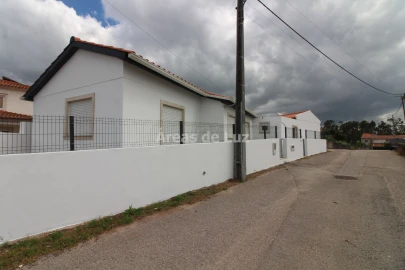 Moradia T2 para Venda em Santa Catarina da Serra e Chainça