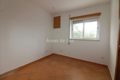 Moradia T2 para Venda em Santa Catarina da Serra e Chainça