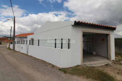 Moradia T2 para Venda em Santa Catarina da Serra e Chainça