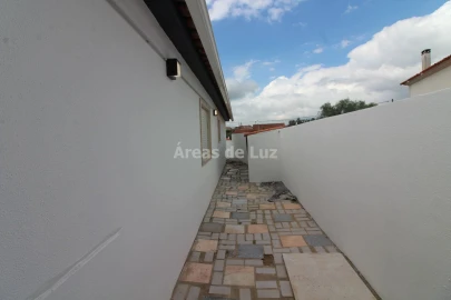Moradia T2 para Venda em Santa Catarina da Serra e Chainça