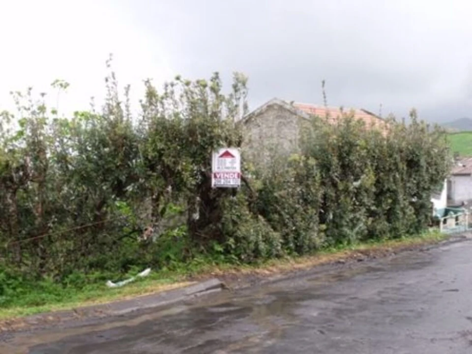 Terreno para Venda em Lomba da Maia Foto 1