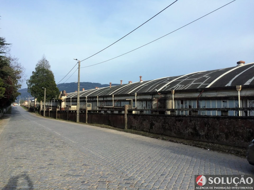 Loja para Venda em Santo Tirso, Couto (Santa Cristina e São Miguel) e Burgães Foto 2