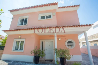 Moradia T4 para Venda em Azeitão (São Lourenço e São Simão)