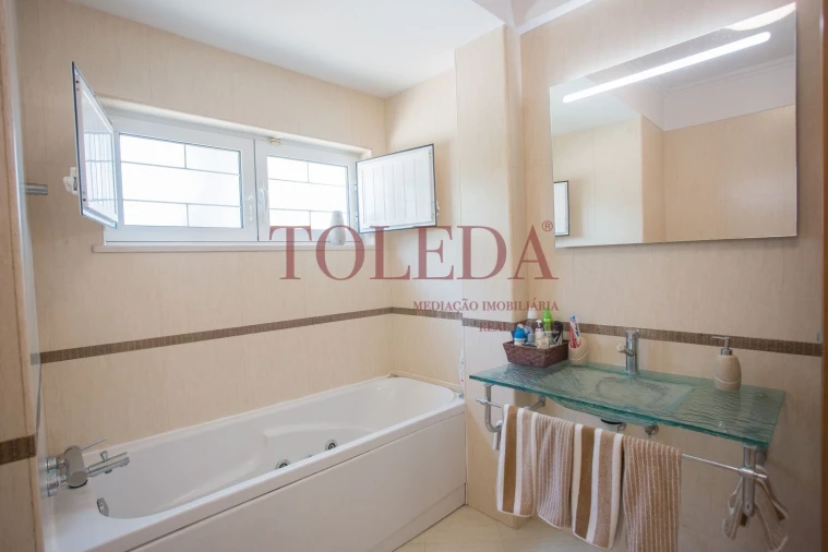 Moradia T4 para Venda em Azeitão (São Lourenço e São Simão) Foto 41