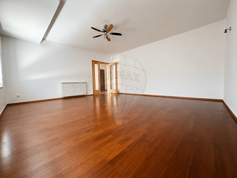 Apartamento T2 para Venda em Oliveira do Douro Foto 1