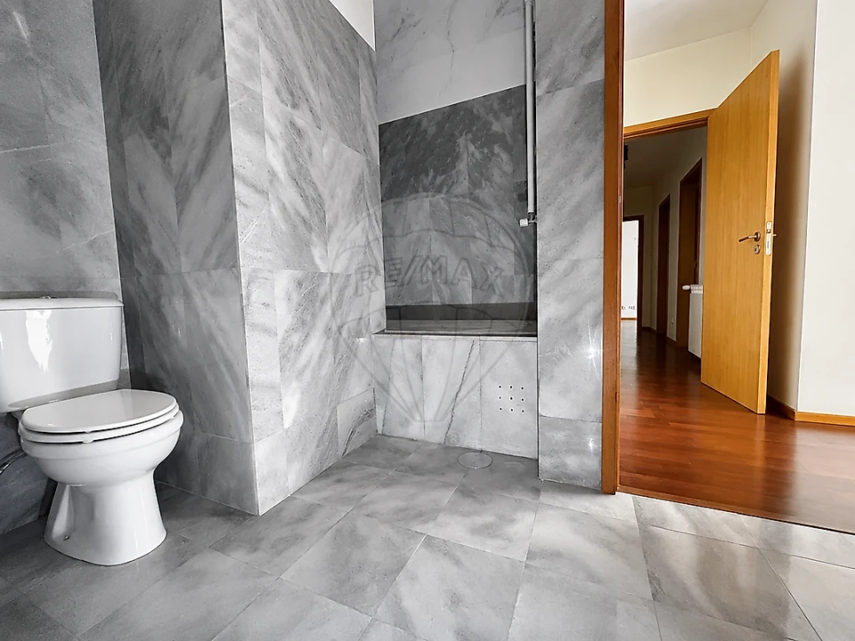 Apartamento T2 para Venda em Oliveira do Douro Foto 13