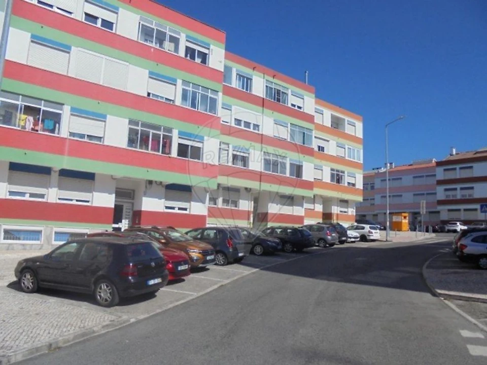 Apartamento T2 para Venda em Rio de Mouro Foto 2