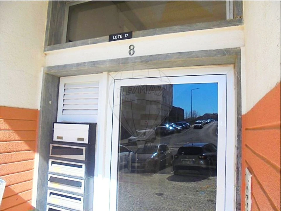 Apartamento T2 para Venda em Rio de Mouro Foto 3