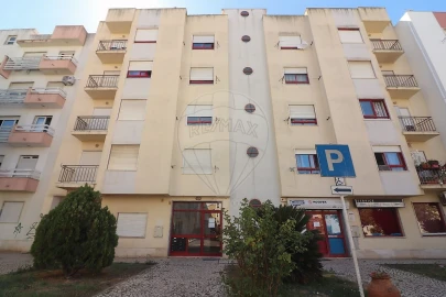 Apartamento T1 para Venda em Carregado e Cadafais