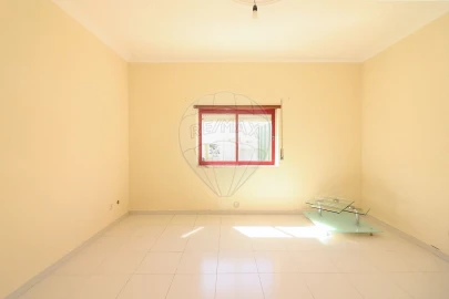 Apartamento T1 para Venda em Carregado e Cadafais
