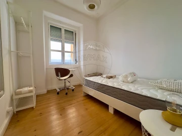 Apartamento T3 para Arrendamento em Alcantara
