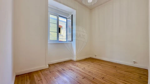 Apartamento T3 para Arrendamento em Alcantara