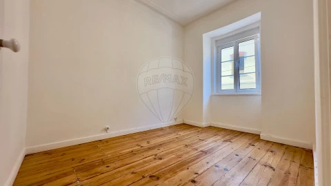 Apartamento T3 para Arrendamento em Alcantara