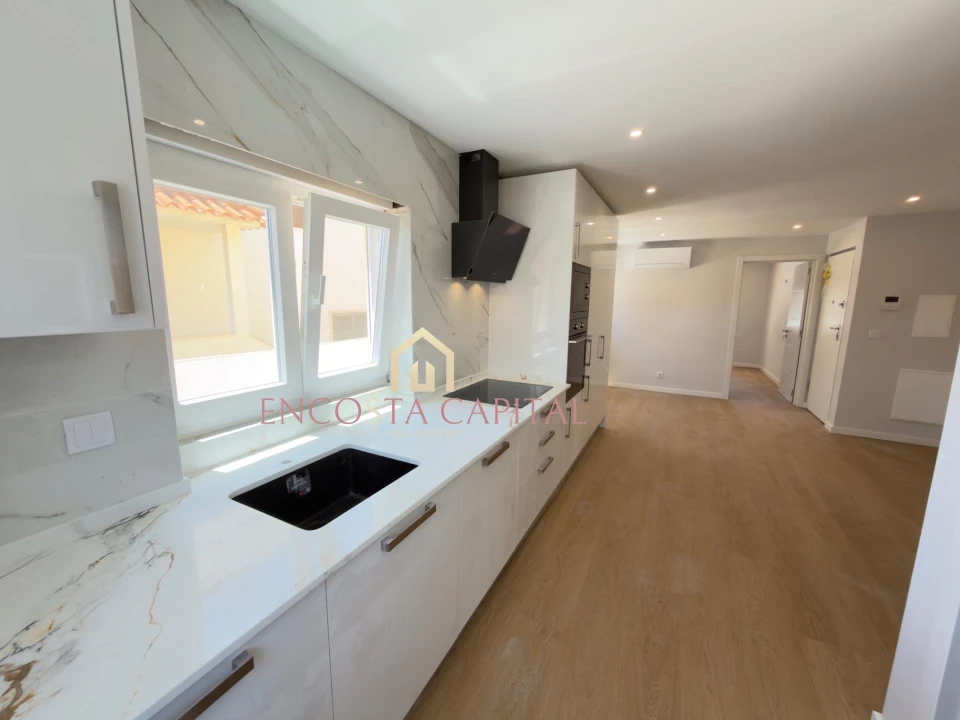 Apartamento T1 para Venda em Carcavelos e Parede Foto 11