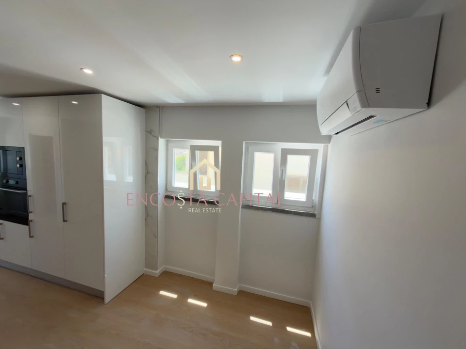 Apartamento T1 para Venda em Carcavelos e Parede Foto 12