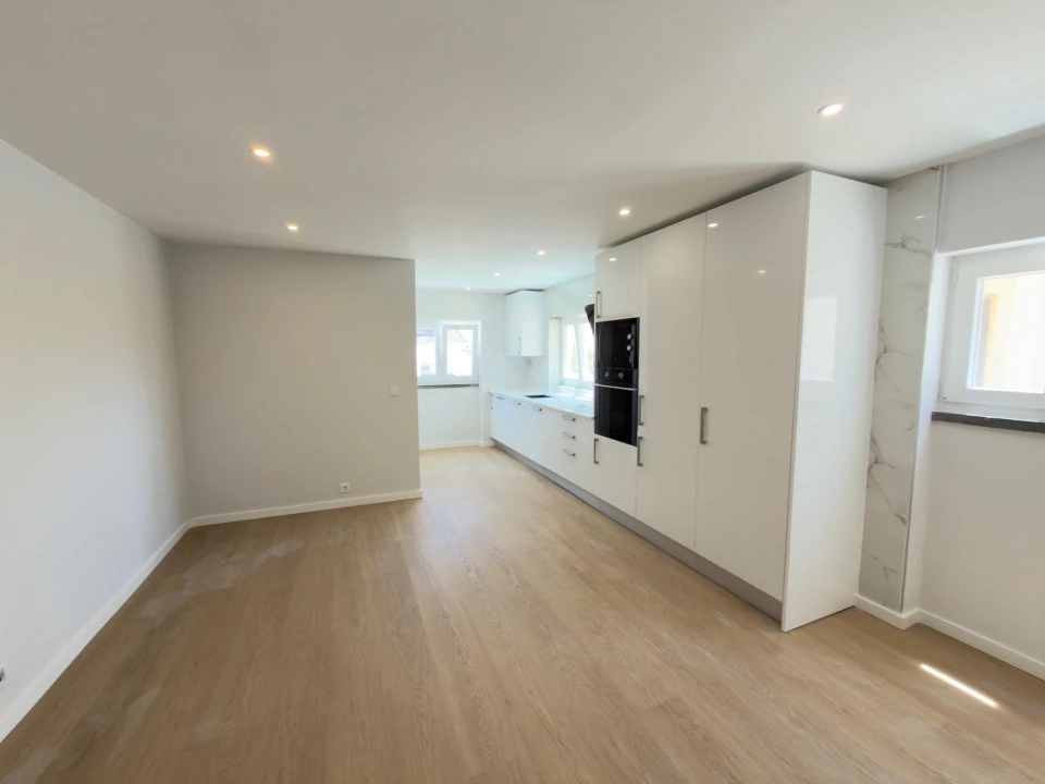 Apartamento T1 para Venda em Carcavelos e Parede Foto 16