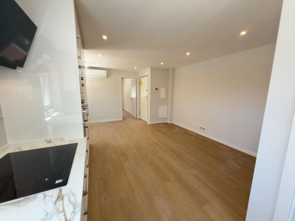 Apartamento T1 para Venda em Carcavelos e Parede Foto 17
