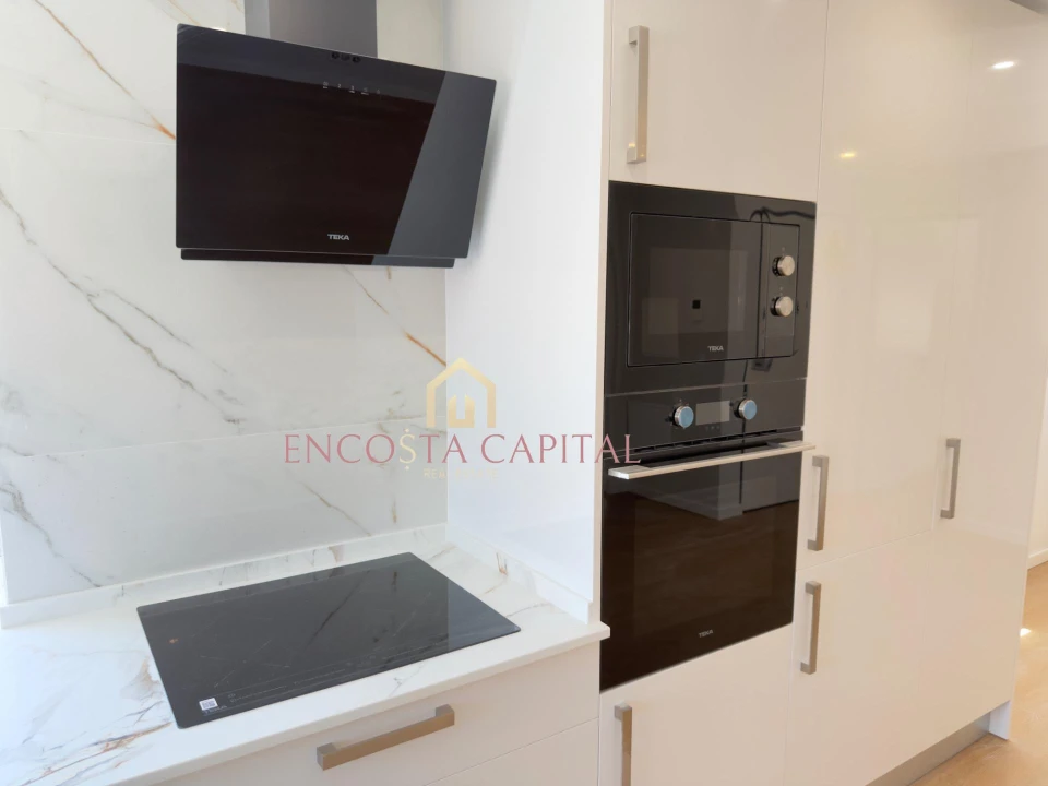 Apartamento T1 para Venda em Carcavelos e Parede Foto 5