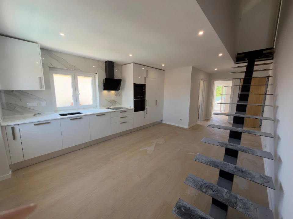 Apartamento T2 para Venda em Carcavelos e Parede Foto 1