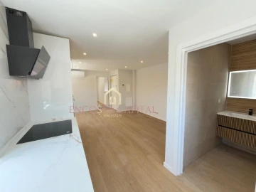 Apartamento T1 para Venda em Carcavelos e Parede