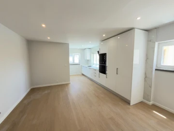 Apartamento T1 para Venda em Carcavelos e Parede