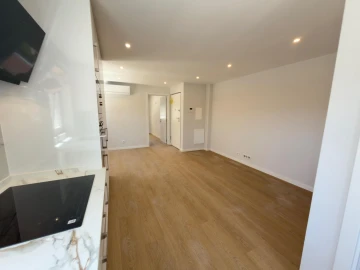 Apartamento T1 para Venda em Carcavelos e Parede
