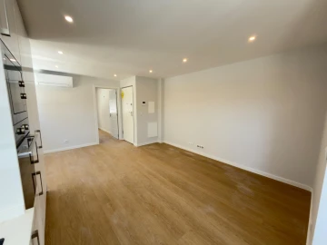 Apartamento T1 para Venda em Carcavelos e Parede