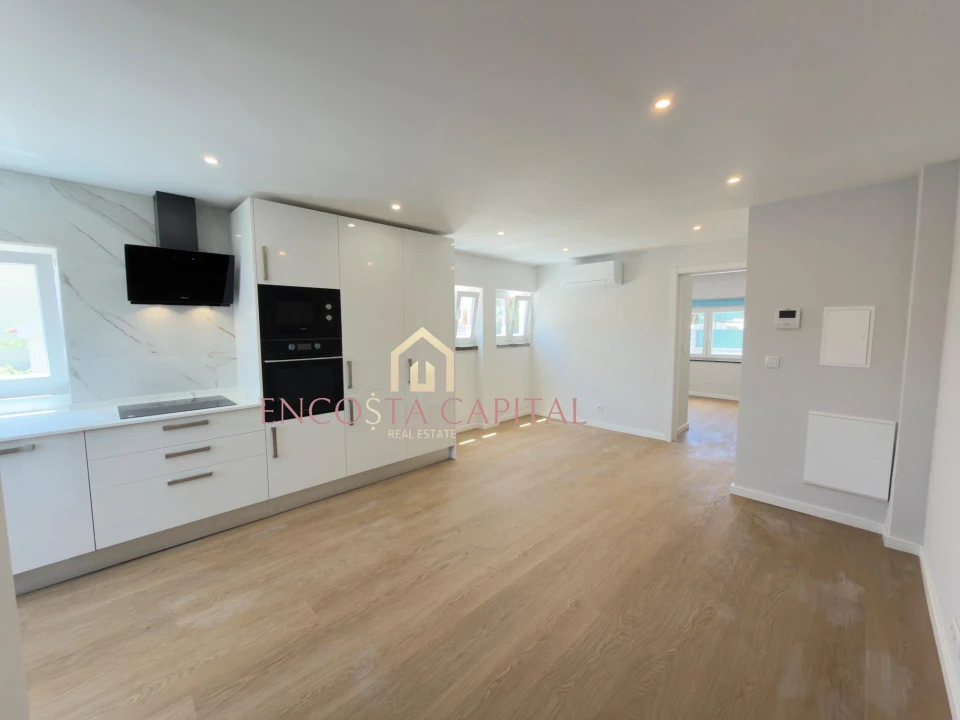 Apartamento T1 para Venda em Carcavelos e Parede Foto 1