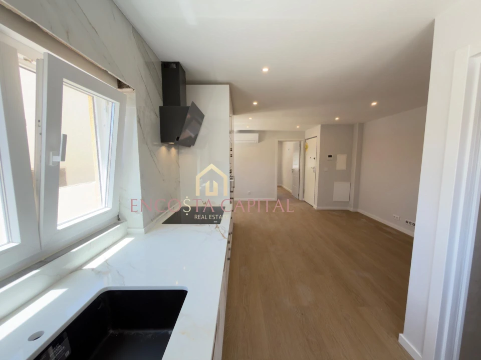 Apartamento T1 para Venda em Carcavelos e Parede Foto 13