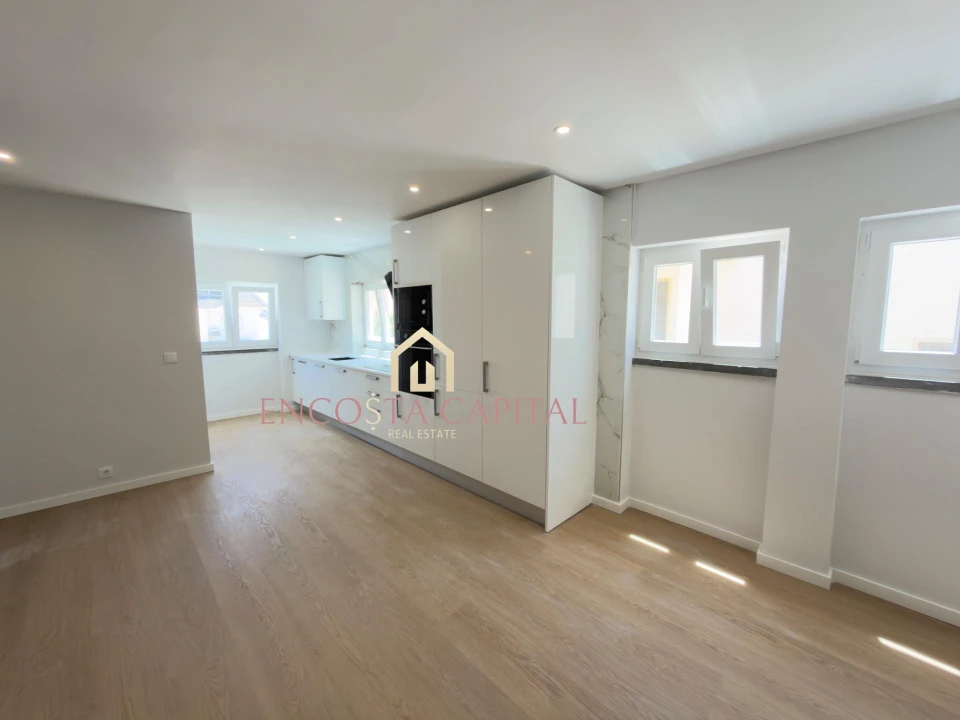 Apartamento T1 para Venda em Carcavelos e Parede Foto 14