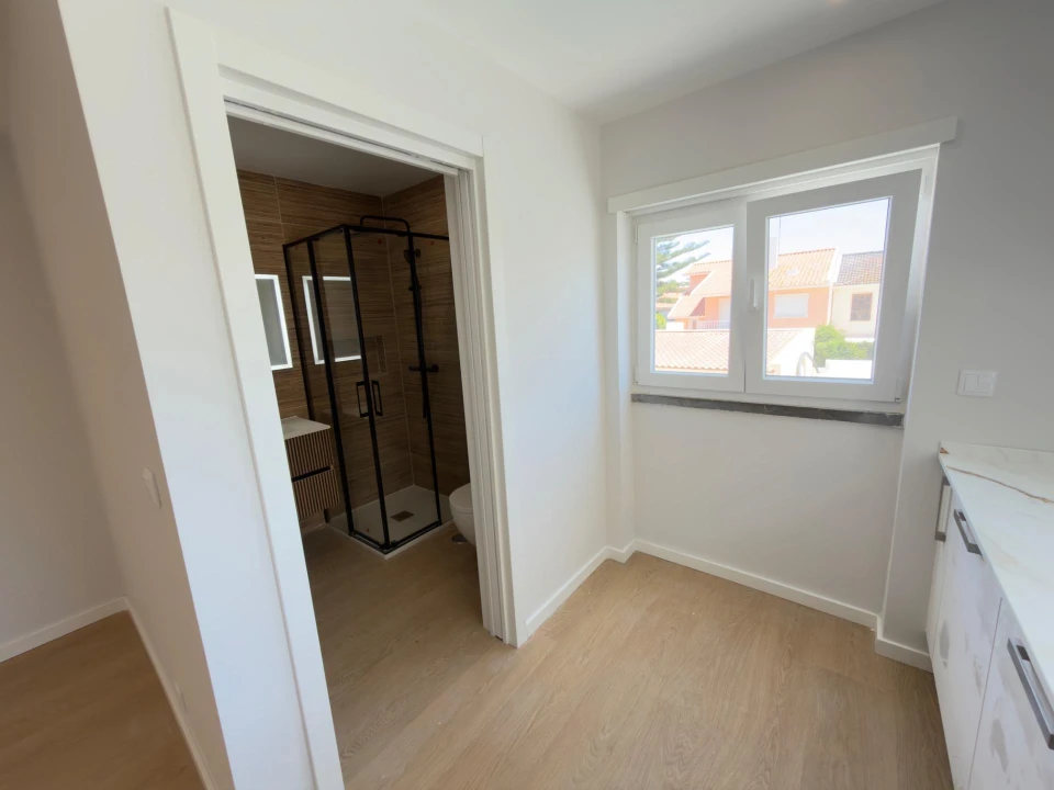 Apartamento T1 para Venda em Carcavelos e Parede Foto 19