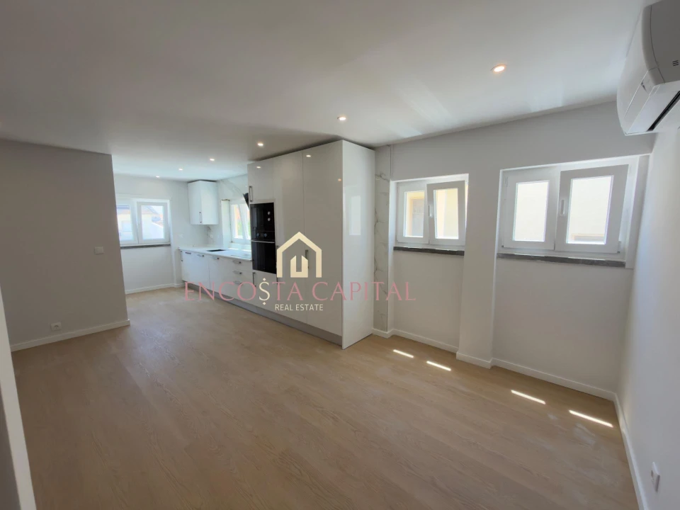 Apartamento T1 para Venda em Carcavelos e Parede Foto 2