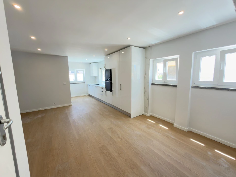 Apartamento T1 para Venda em Carcavelos e Parede Foto 31