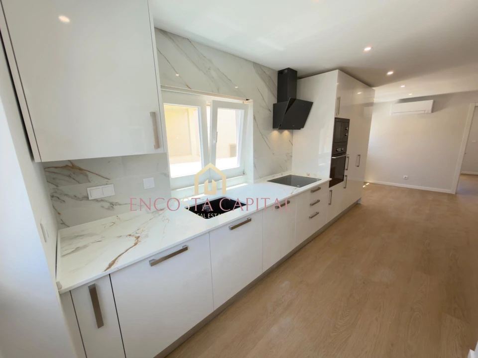 Apartamento T1 para Venda em Carcavelos e Parede Foto 9