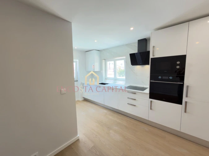 Apartamento T1 para Venda em Carcavelos e Parede Foto 7