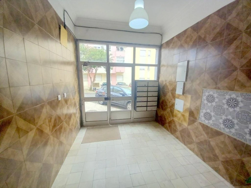 Apartamento T2 para Venda em Carregado e Cadafais Foto 14