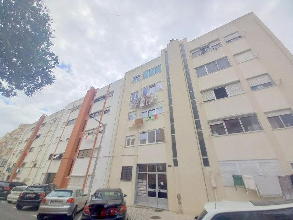 Apartamento T2 para Venda em Carregado e Cadafais Foto 15