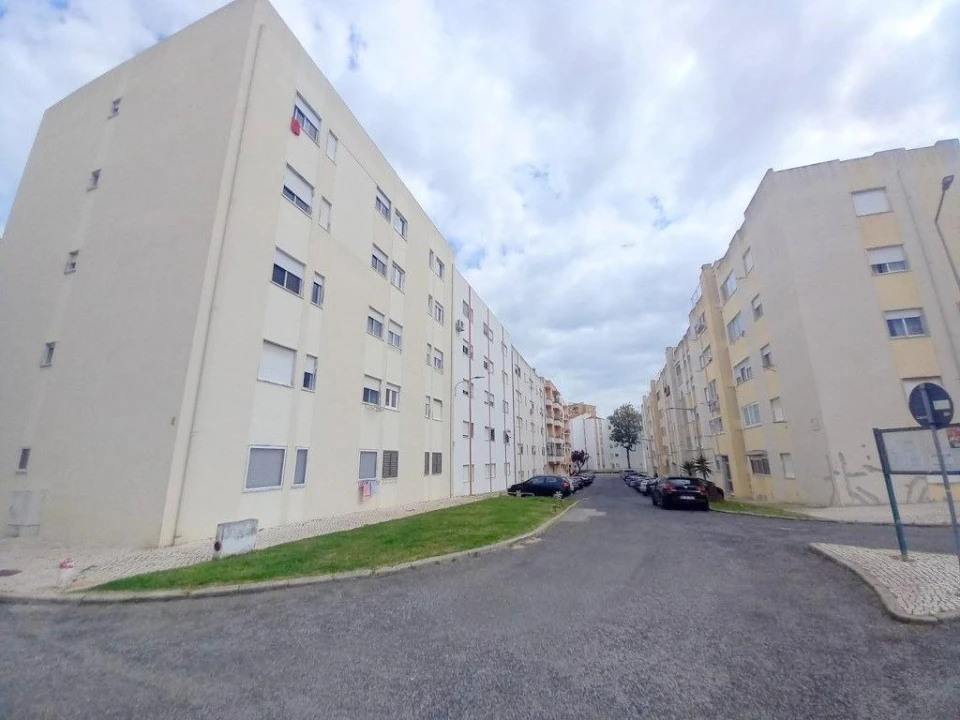 Apartamento T2 para Venda em Carregado e Cadafais Foto 17