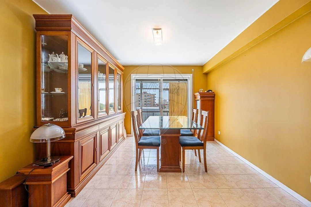 Apartamento T4 para Venda em Paranhos Foto 1
