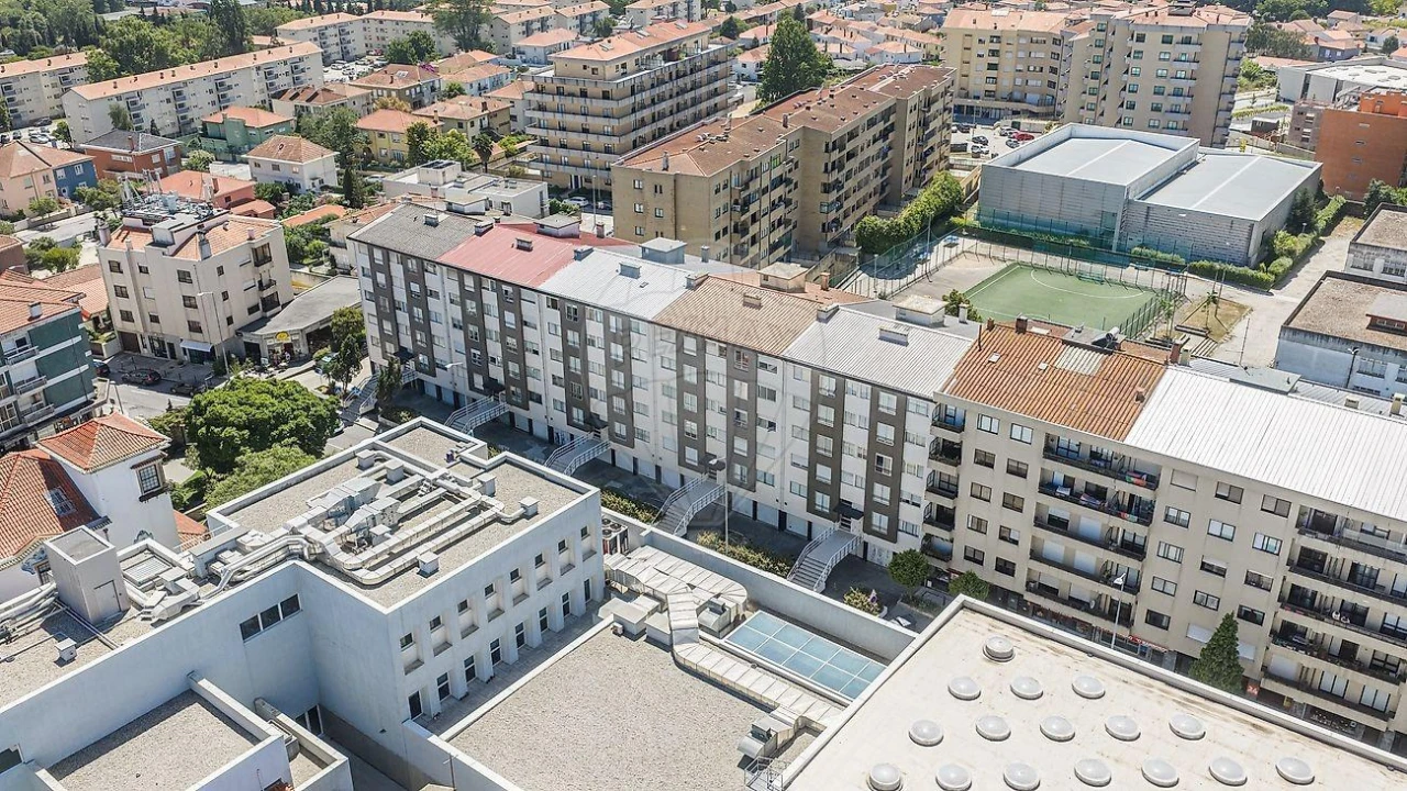 Apartamento T4 para Venda em Paranhos Foto 3