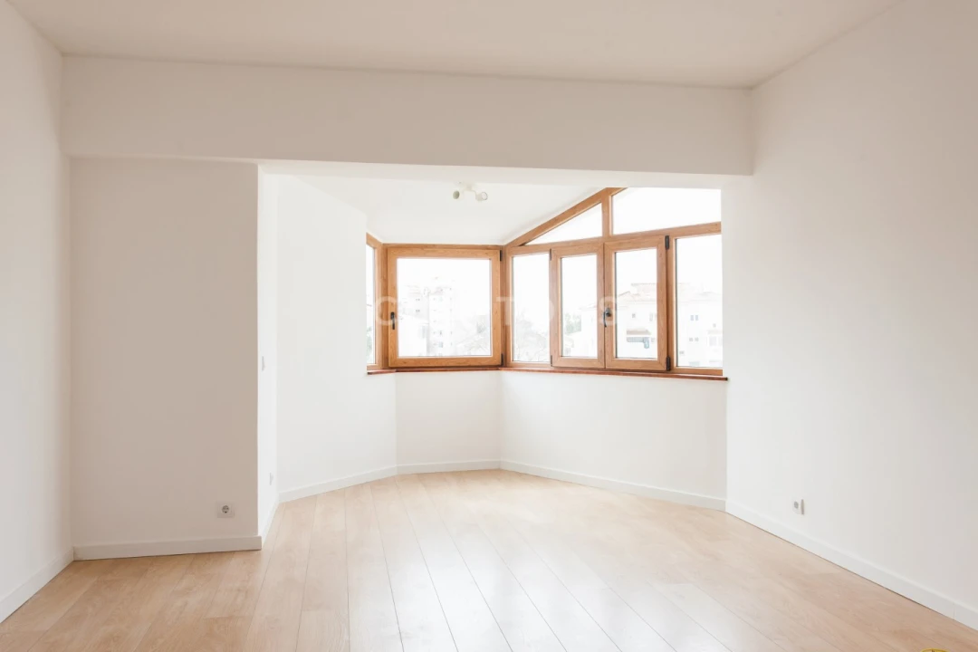Apartamento T3 para Venda em Carcavelos e Parede Foto 2