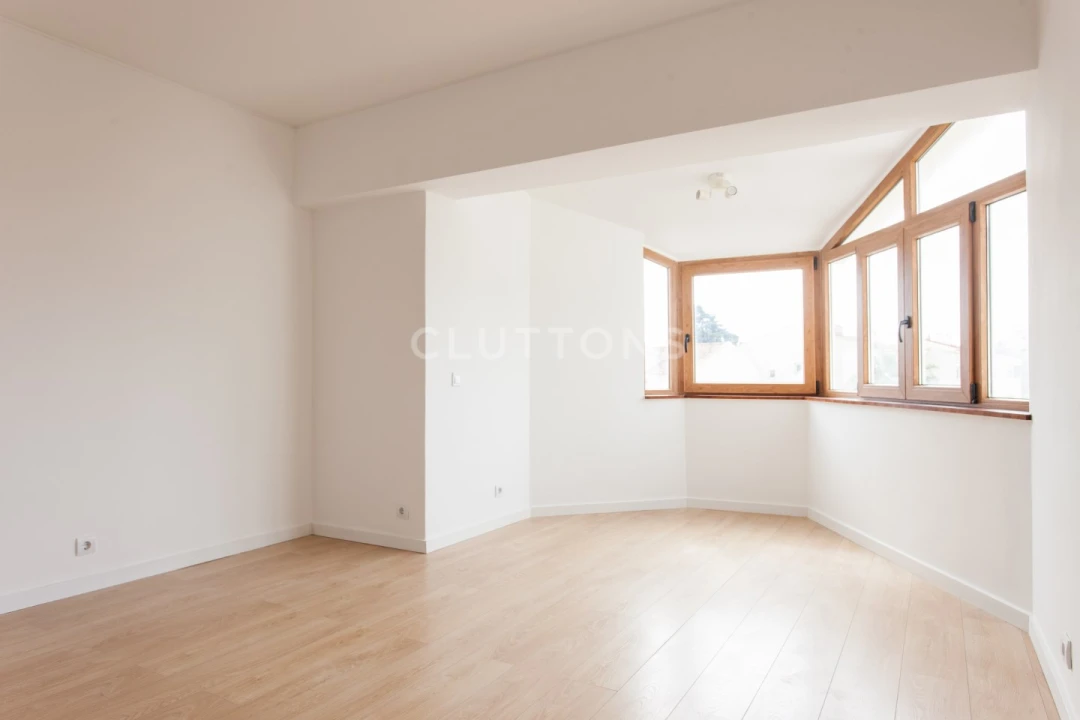 Apartamento T3 para Venda em Carcavelos e Parede Foto 7