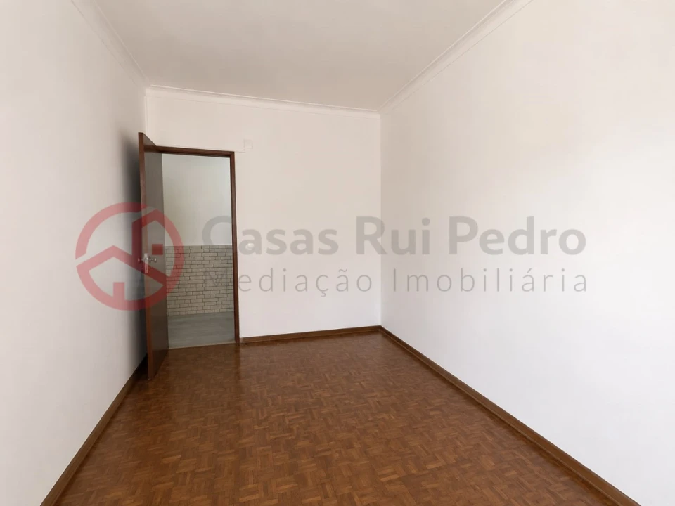 Apartamento T2 para Venda em Laranjeiro e Feijó Foto 1