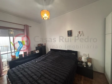 Apartamento T2 para Venda em Laranjeiro e Feijó