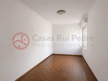 Apartamento T2 para Venda em Laranjeiro e Feijó