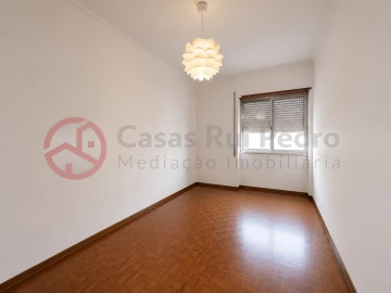 Apartamento T2 para Venda em Laranjeiro e Feijó